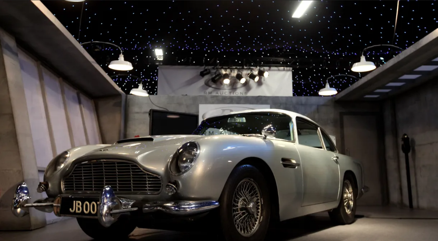 Carro de 007 que pertenceu a Sean Connery é vendido por US$ 2,4 milhões